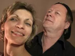 Wunderschöne perverse Blondierte wird gehörig genagelt