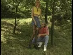 Ein Luder mit einem Fetisch für Strumpfhosen wird in die nasse Muschi gebumst