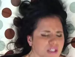 Fickrige Teenie Latina beim geilen Selbstfick 